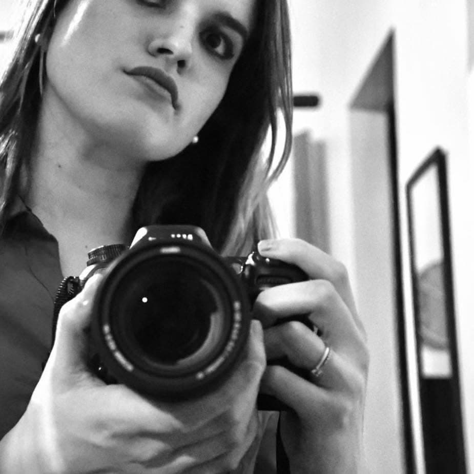 Retrato de Celina Milla, fotógrafa y fundadora de CM Studio
